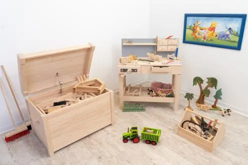 Großer Kinder-Werkzeugkasten mit großer Schatztruhe und Kinder-Werkbank aus Massivholz, Naturholz, nachhaltig