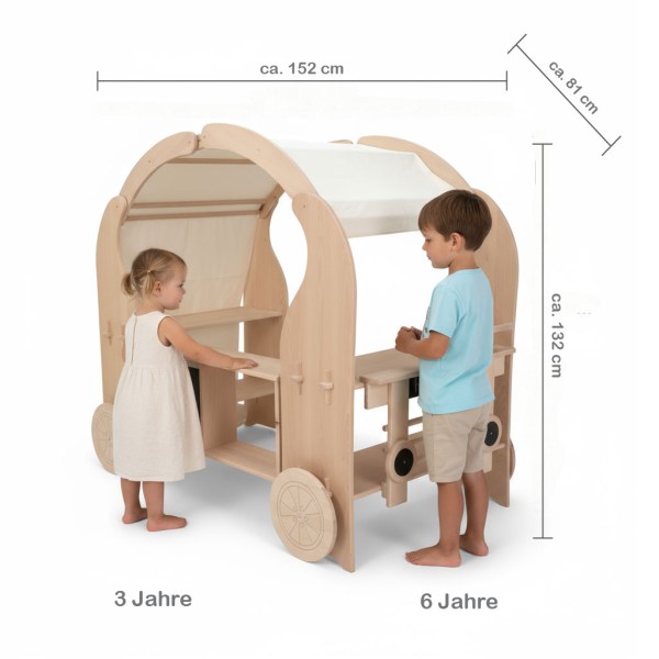 Kinder Foodtruck aus Holz zeigt den Groessenvergleich zweier Kinder. im Alter von 3 und 6 Jahren