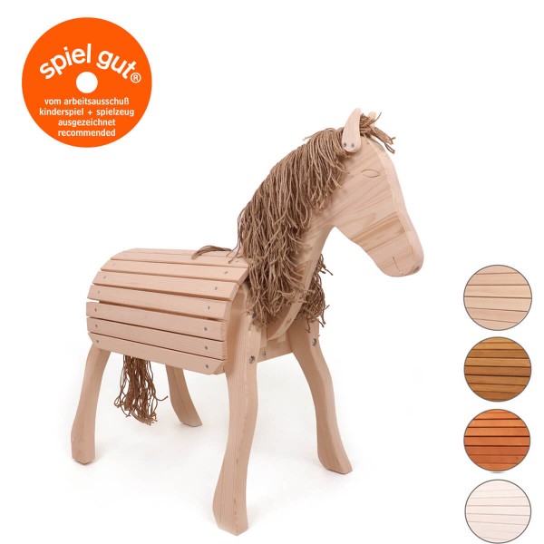 Garten-Spielpferd „Happy“ aus Naturholz mit heller Mähne in der Schrägansicht.