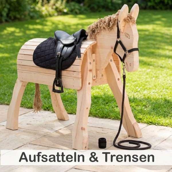 Holzesel PEDRO lässt sich wie ein echtes Reitpferd aufsatteln und trensen.