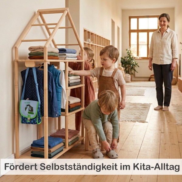 Kinder nutzen Montessori Kleiderschrank im Kita-Alltag und lernen selbstständiges Aufräumen