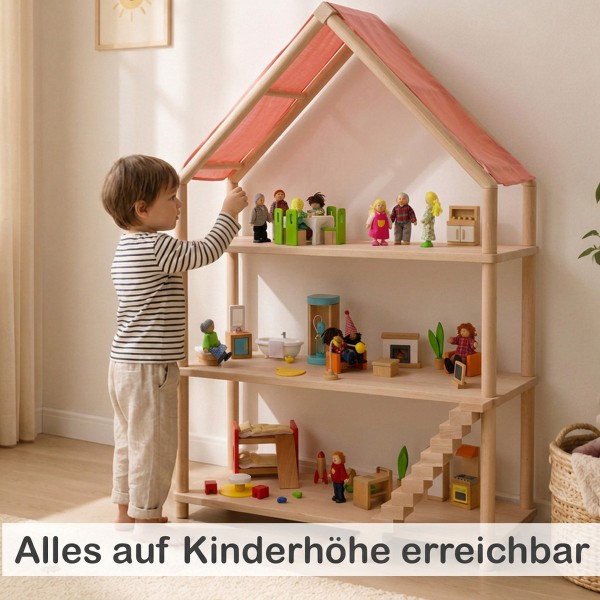 Kind erreicht alle Ebenen des Montessori Puppenhaus Regals bequem und gestaltet seine Spielwelt selbstständig