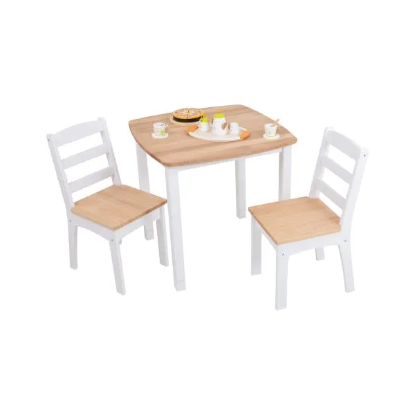 Tisch und zwei Stühle für Kinder in weiß.