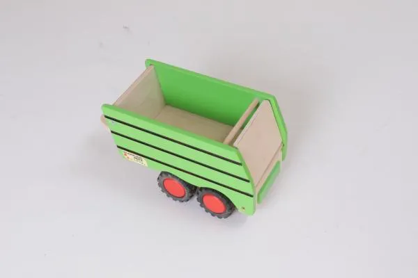Traktor-Kipper-Anhänger-Ladefunktion-natürlich-ökologisch Traktor-Kipper-Anhänger-Ladefunktion-natürlich-ökologisch