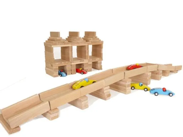 hochwertiges Bio-Babyspielzeug – Feinmotorik fördern – pädagogisches Spielzeug – Waldorf geeignet – Großes Bauklötze-Set Holzbausteine aus massivem Buchenholz 250-teilig - Brücke- Häuser-Autos