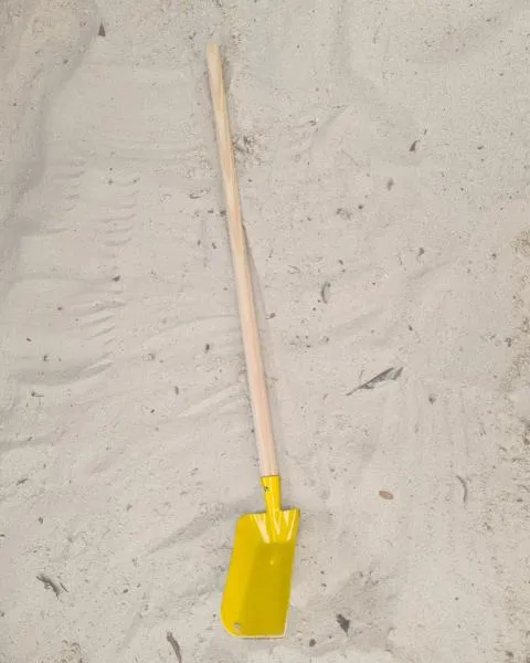 Kinderschaufel mit Holzstiel | Metallschüppe | Kinder-Gartengerät | Sandkastenspielzeug Kinderschaufel mit Holzstiel | Metallschüppe | Kinder-Gartengerät | Sandkastenspielzeug