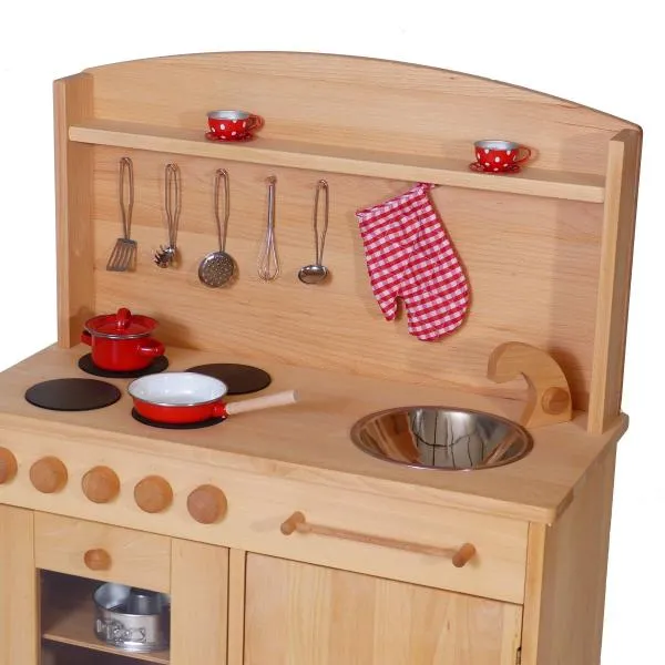 Spielküche aus Holz mit Kochfeld, Backofen, Spüle und Küchenutensilien