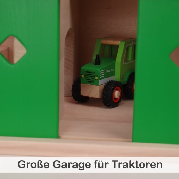 Holz Bauernhof mit großer Garage – perfekt für Traktoren und Fahrzeuge