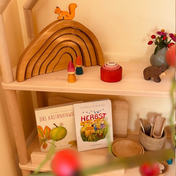 Bücherregal im Montessori Stil für Kinder Bücherregal im Montessori Stil für Kinder