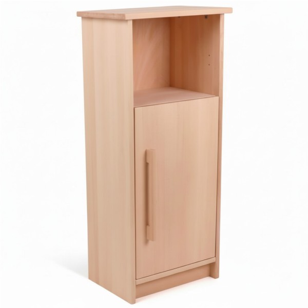 Buttler Schrank aus massivem Buchenholz freigestellt auf weißem Hintergrund – hoher Spielzeug Beistellschrank für Kinder