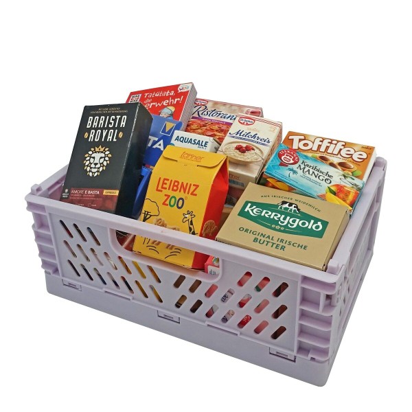 Einkaufskiste Klappbox prall gefüllt mit Marken Spiellebensmitteln für den Kaufladen
