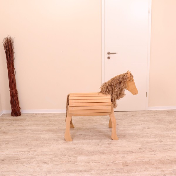 Holzpony Happy klein mit langer Mähne in lebensgröße