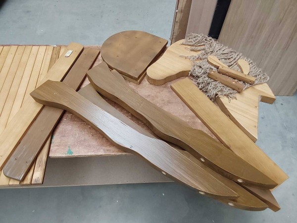 holzpferd-xxl-diamant-sonderposten-farbunterschiede-teile.jpg