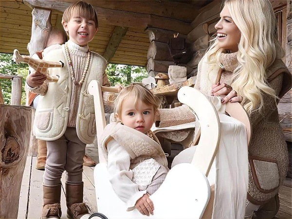 Puppenwagen aus Holz - Glückliche Familie Puppenwagen aus Holz - Glückliche Familie