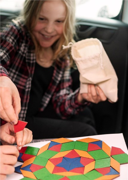 LegeART mini als kompaktes Reisespiel im Auto
