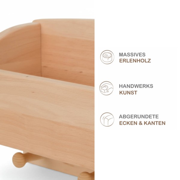 Detailaufnahme Montessori Garderobe aus Erlenholz mit sichtbarer Holzmaserung und rund geschliffenen Haken auf weißem Hintergrund.