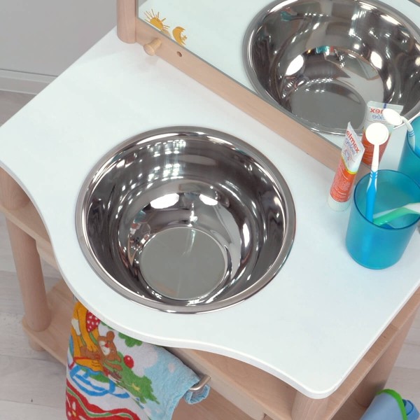 Montessori Waschtisch aus Holz - Waschbecken Detail