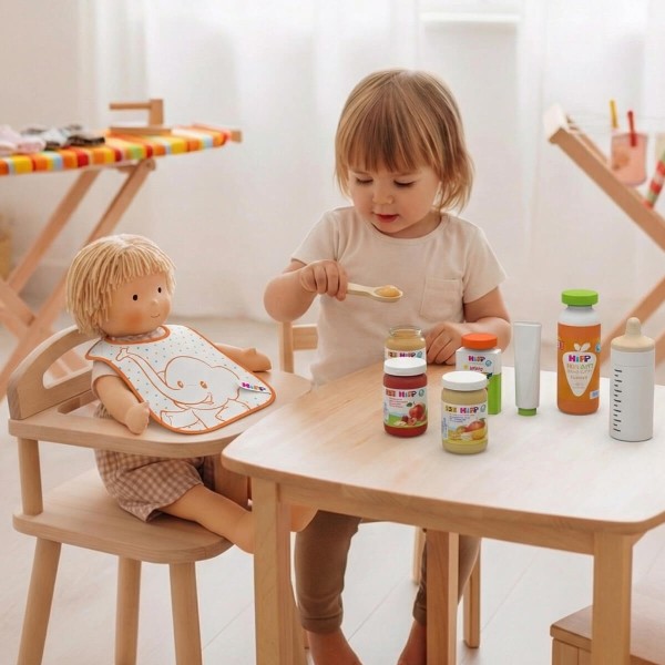 Puppen Hochstuhl in Buche - Mit Hipp Baby Fütter Set