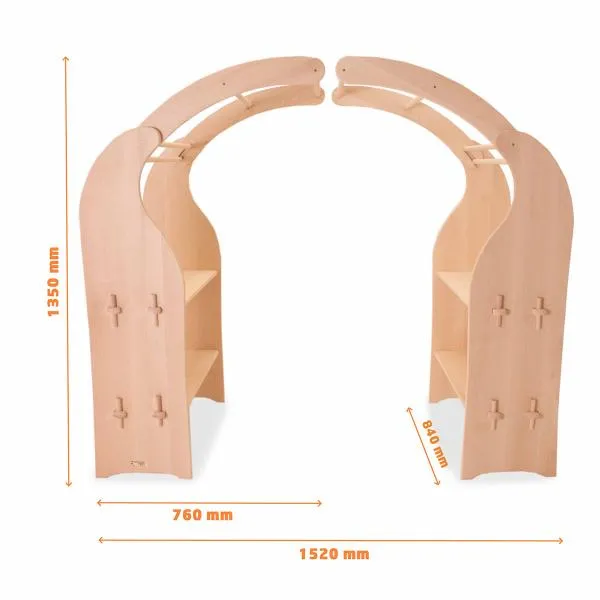 Kinder-Spielständer/Räuberhöhle aus Buchenholz mit Dachbogen und rotem Spieltuch.