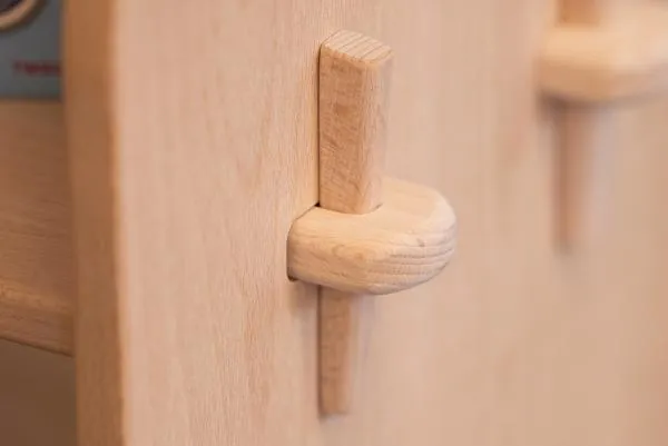 Waldorf-Spielhaus "Ben" | Buchenholz | Kinder-Spielständer | Zapfen | Räuberhöhle Waldorf-Spielhaus "Ben" | Buchenholz | Kinder-Spielständer | Zapfen | Räuberhöhle