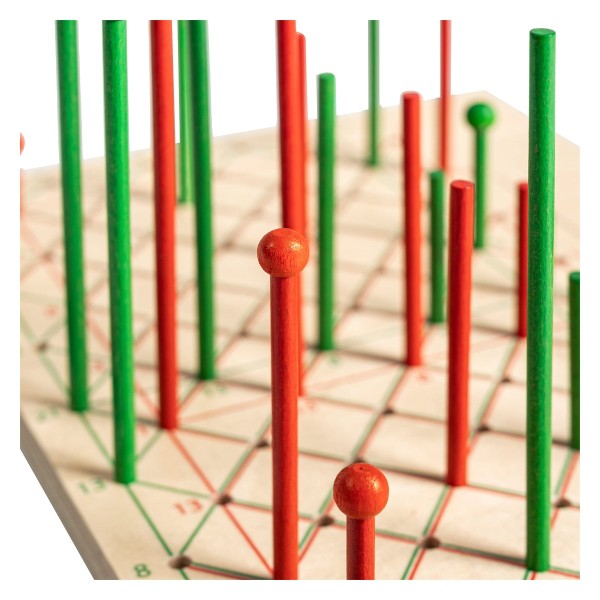 Rote und grüne Holzstäbchen für das Stabularasa Strategiespiel