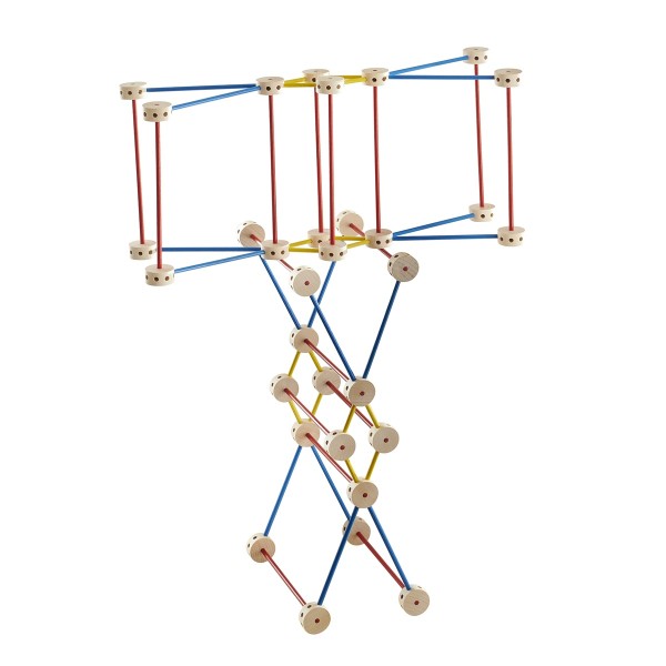 Große Figur aus SteckART Set 2 als kreatives Holz-Konstruktionsspiel