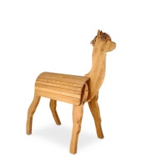 Handgefertigtes Holz Alpaka für Kinder aus Massivholz für fantasievolles Spielen im Garten und Außenbereich.