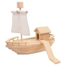 Piratenschiff mit Segel, Haus und Treppe