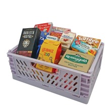 Einkaufskiste Klappbox prall gefüllt mit Marken Spiellebensmitteln für den Kaufladen